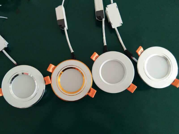 Đèn LED downlight